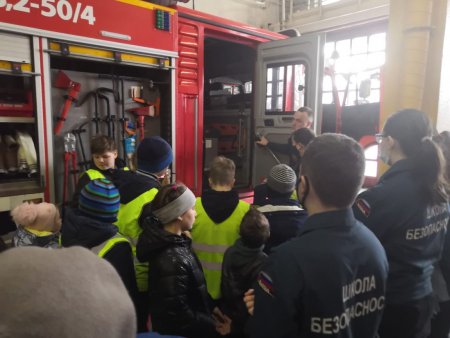 Участники «Школы безопасности» Москвы в гостях у огнеборцев.