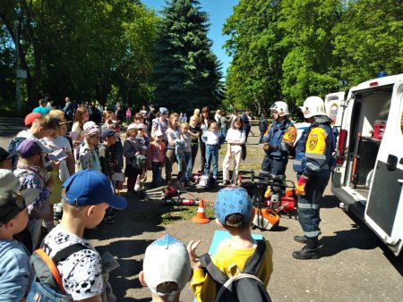 В рамках проекта «Мои безопасные каникулы» спасатели Владимирской области провели обучение детей в городе Суздаль