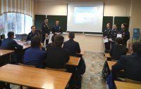 Отряд юных спасателей из 25-й гимназии Костромы проводит для одноклассников  уроки безопасности