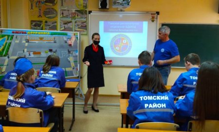 Участники Мобильных отрядов Школа безопасности в Томском районе укрепляют свои знания через обучения в мастер- классах по своим профилям