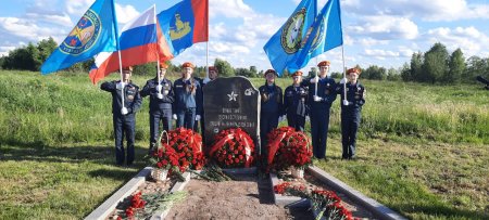 Юные спасатели приняли участие в открытии памятника костромичам-героям на Ленинградской земле