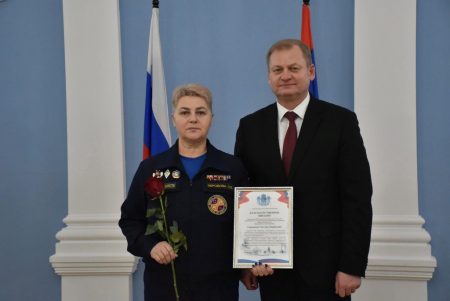 Руководителям патриотических объединений в Костроме вручили областные награды