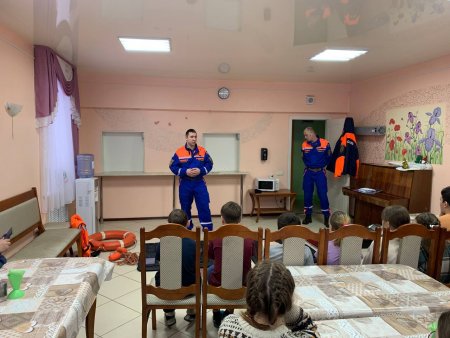 Воспитанникам Камешковского детского дома рассказали о мерах безопасности при пожаре и на водоеме