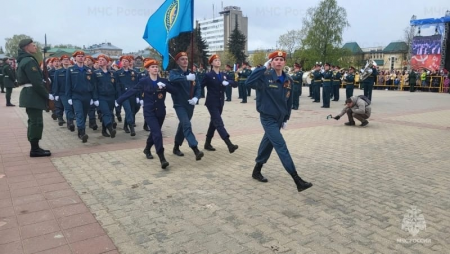 Костромское региональное отделение Школа безопасности приняло участие в торжественном прохождении Костромского гарнизона, в честь 79 годовщины Великой Победы