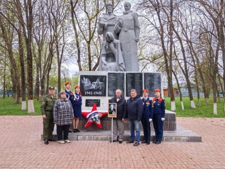 Кадеты школы № 8 возложили венок на родине школьного героя