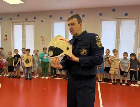 В детском саду «Акварель» заложили основы безопасности: стартовал проект патриотических отрядов «Школы безопасности»