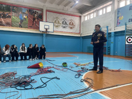 Тайшетский мобильный отряд ИРО ВДЮОД "Школа безопасности" принял участие в "Учебных сборах для  восьмикласников по предмету ОБЗР" на базе МКОУ СОШ №5 г. Тайшета.