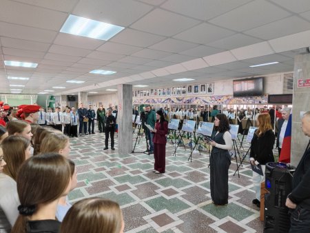 Передвижная выставка с информационными стендами проекта «Памяти павших, во имя живых» в Лицее № 103 «Гармония» ЗАТО Железногорск Красноярский край